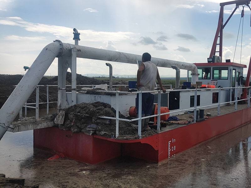 Diamond separating design:6inch cutter suction dredger+jigging machine+gold conc
